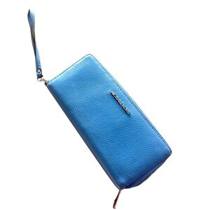 Michael Kors Large Jet Set Travel leather Wristlst in Continental Blue
